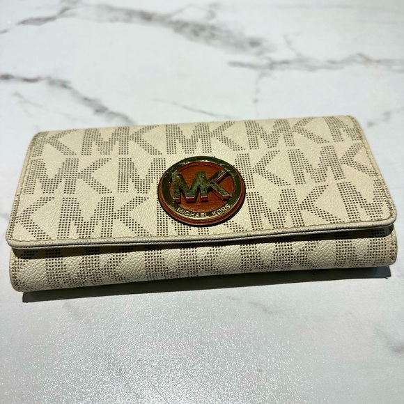 Michael Kors Wallet - Picture 1 of 11